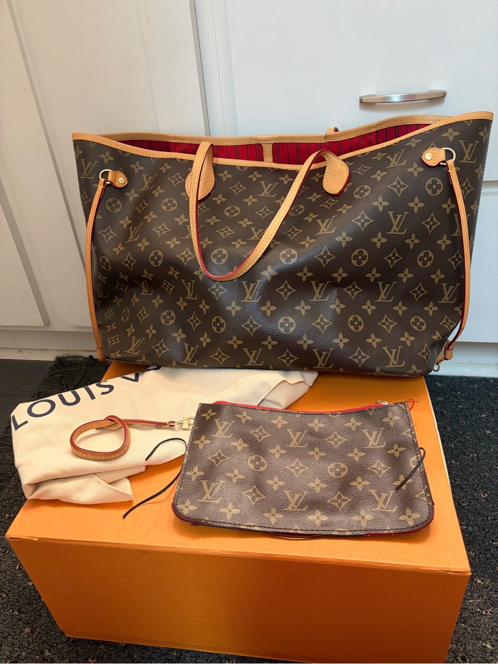 NOT AUTHENTIC Louis Vuitton Monogram Neverfull Tote with matching Pouch